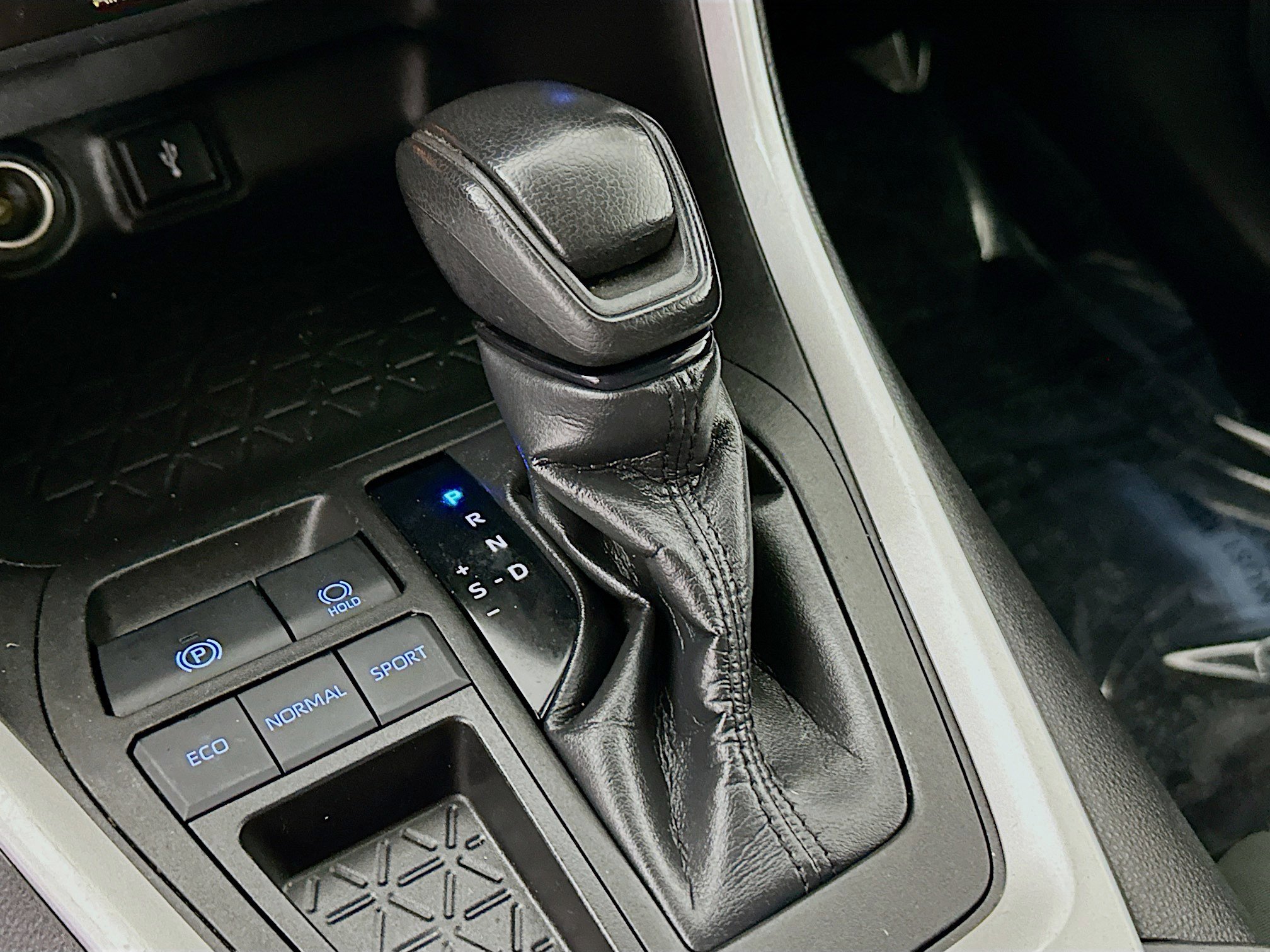 Used 2021 Toyota RAV4 XLE image 21