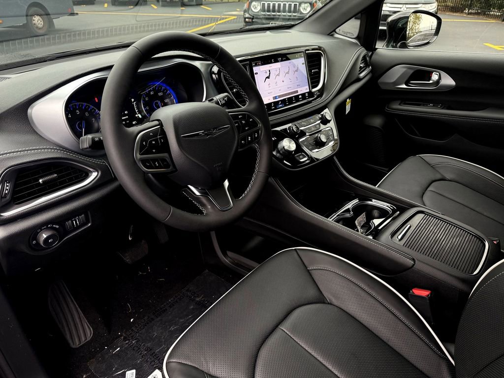 New 2026 Chrysler Pacifica Limited image 12