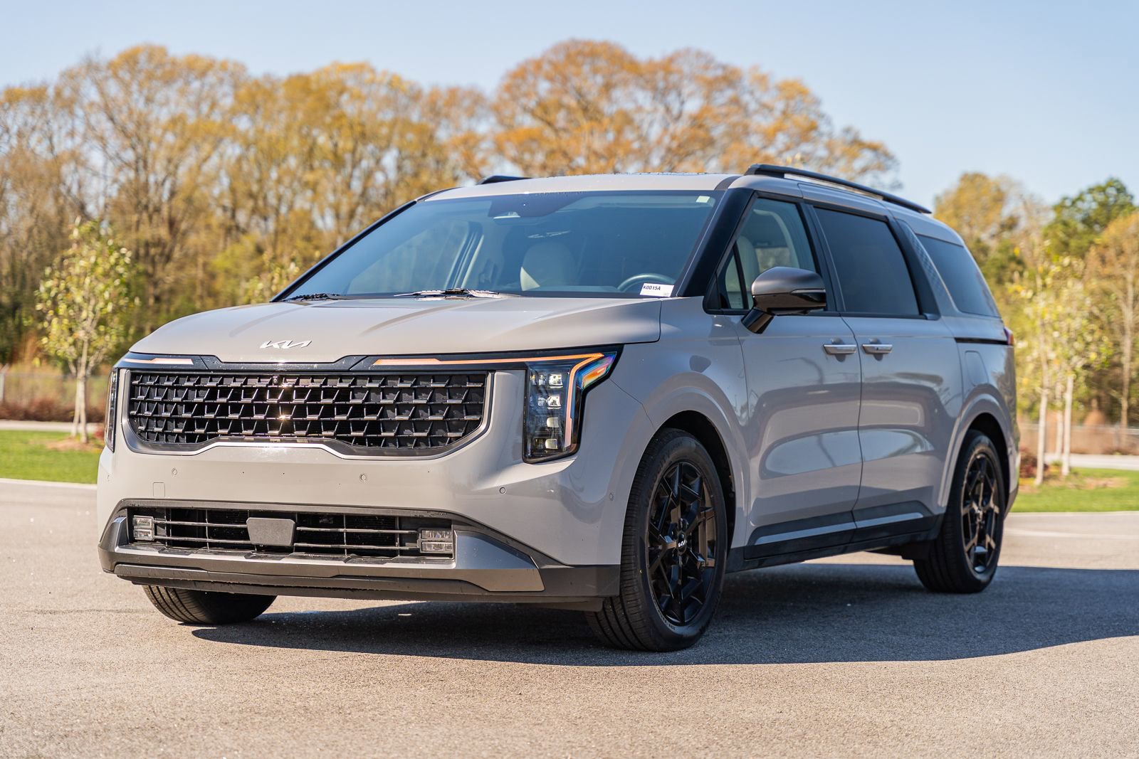 Used 2025 Kia Carnival SX Prestige image 3