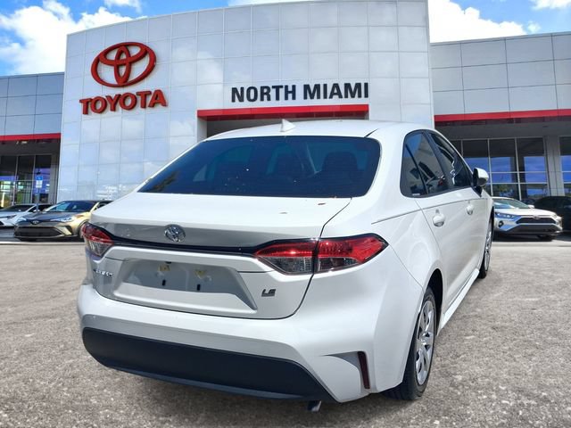 Used 2023 Toyota Corolla LE FWD image 4