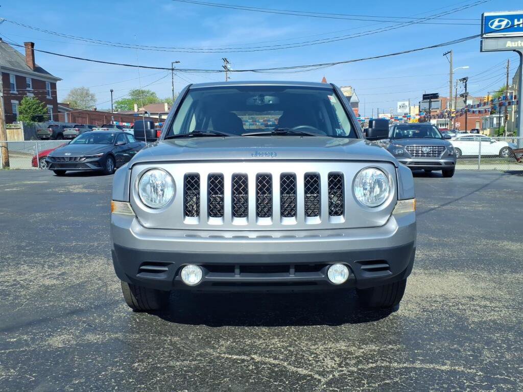 Used 2015 Jeep Patriot Latitude AWD/4WD image 2