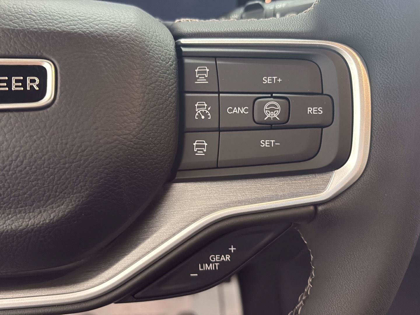 New 2026 Jeep Grand Wagoneer Limited AWD/4WD image 10