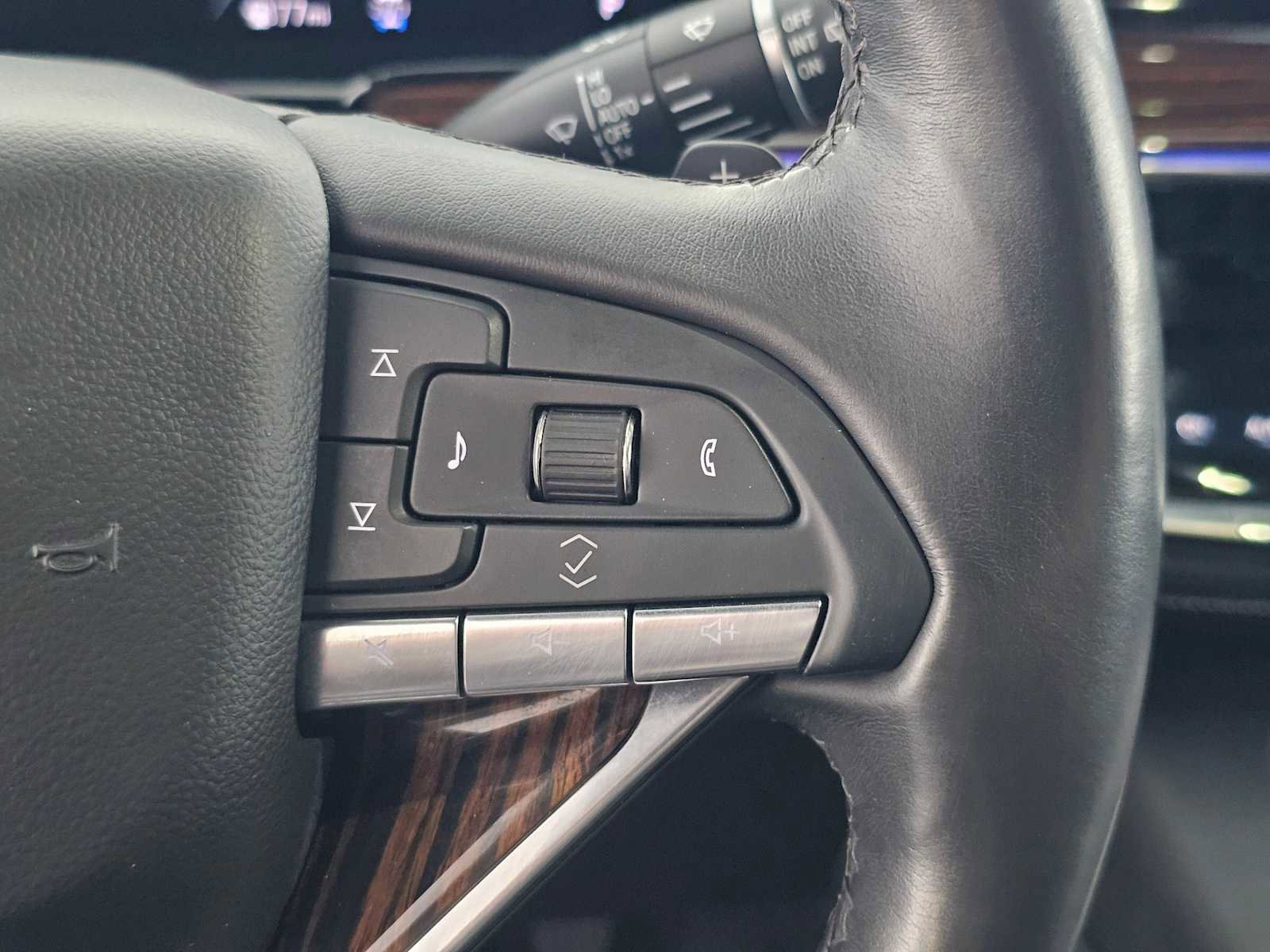 Used 2023 Cadillac Escalade Premium Luxury image 29