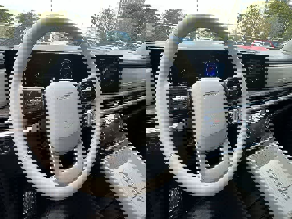 Used 2024 Hyundai Santa Fe Limited image 13