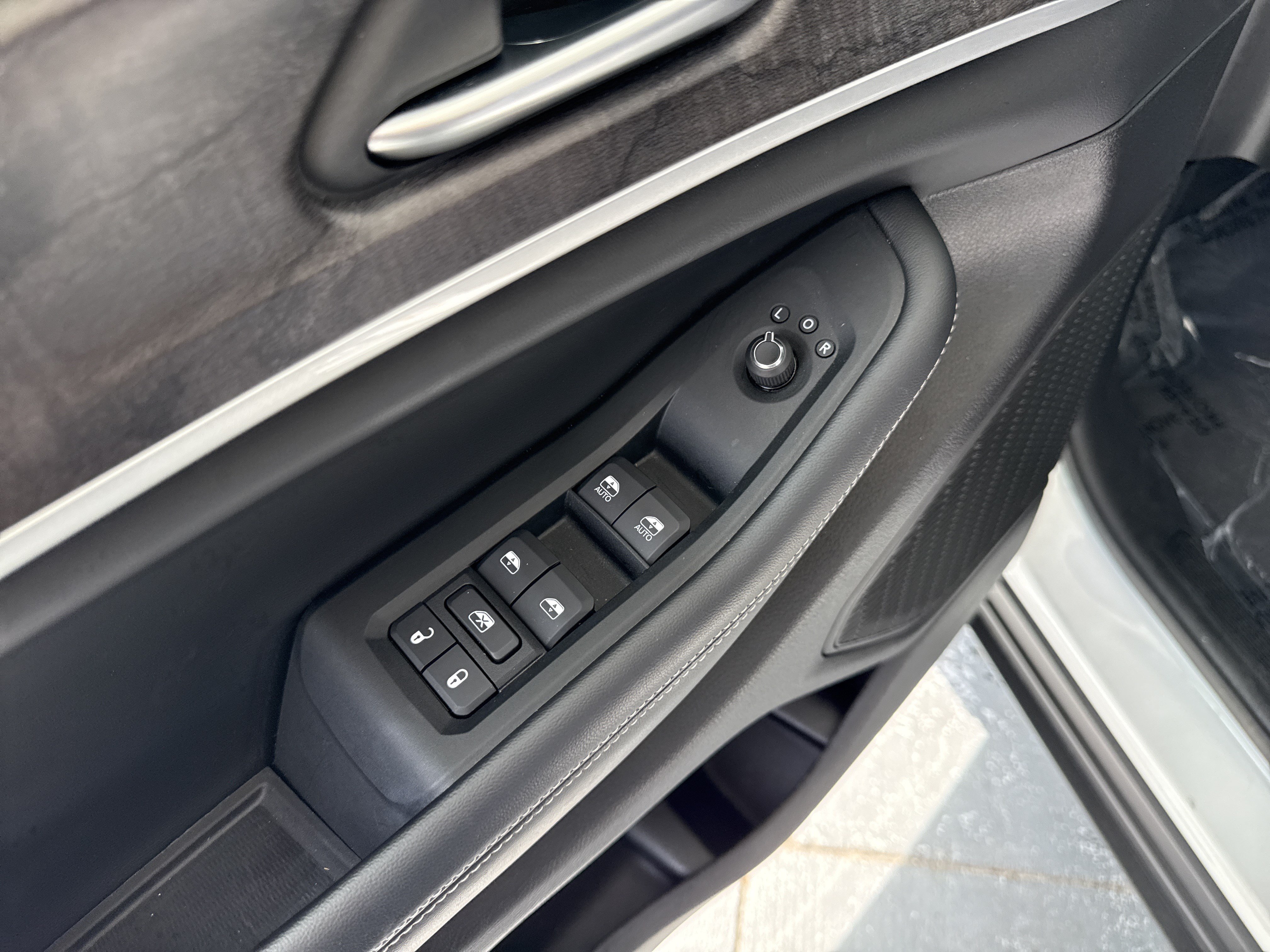 Used 2025 Jeep Grand Cherokee Limited AWD/4WD image 14