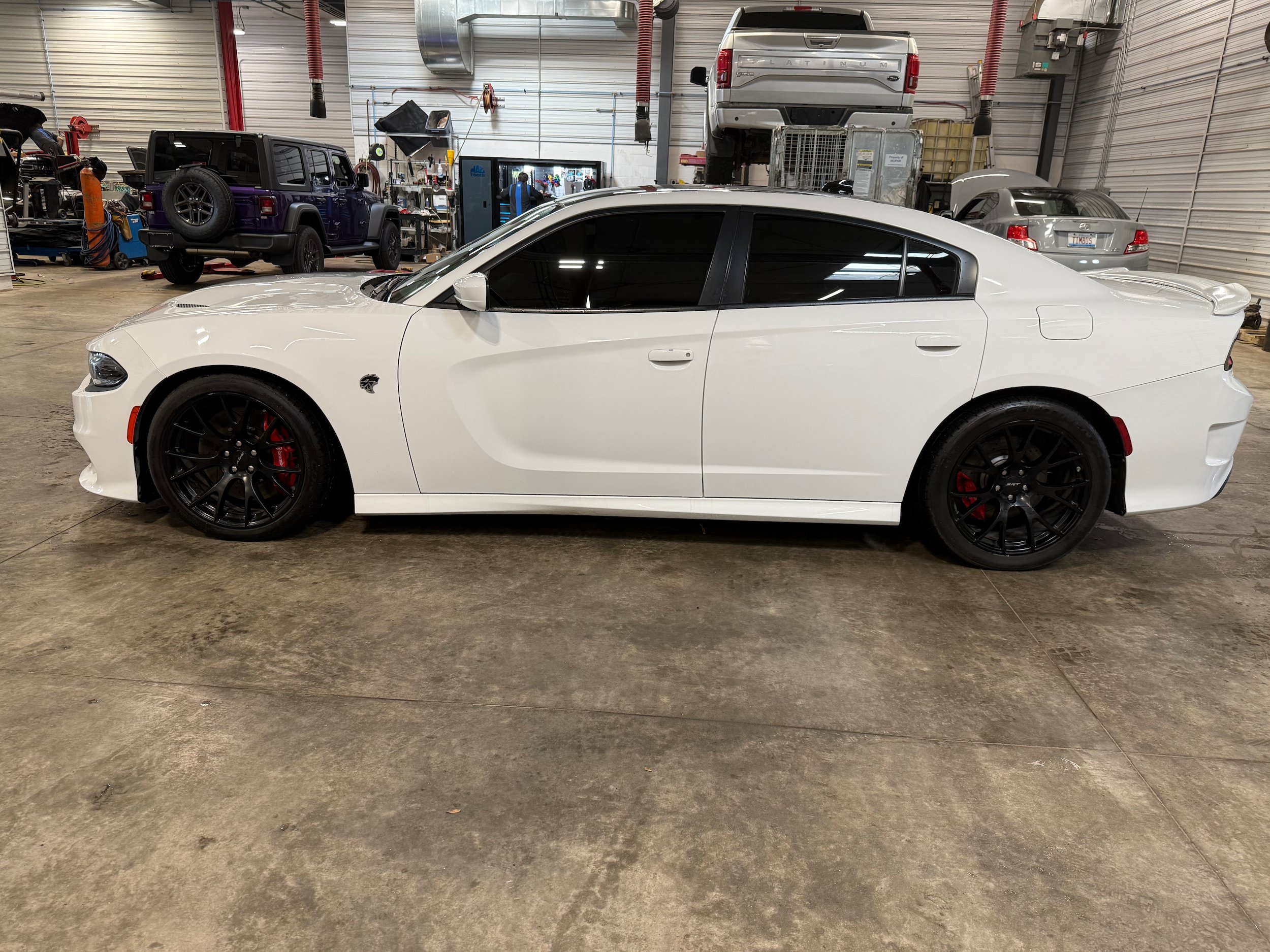 Used 2016 Dodge Charger SRT Hellcat w/ Harman/Kardon Audio Group RWD image 27