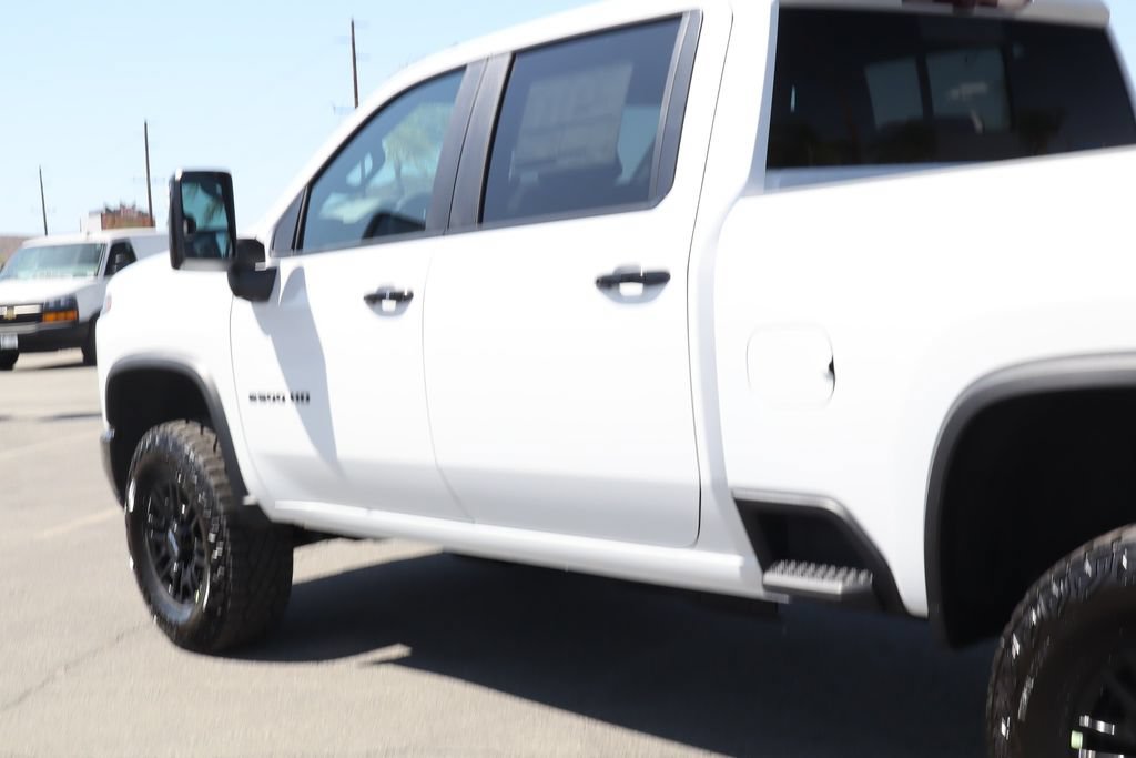 New 2026 Chevrolet Silverado 2500 ZR2 w/ LPO, Dark Essentials Package AWD/4WD image 14