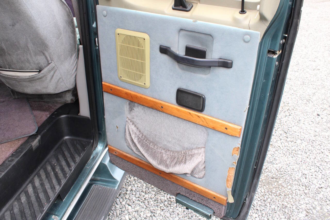 Used 1997 Ford E-150 and Econoline 150 RWD image 29