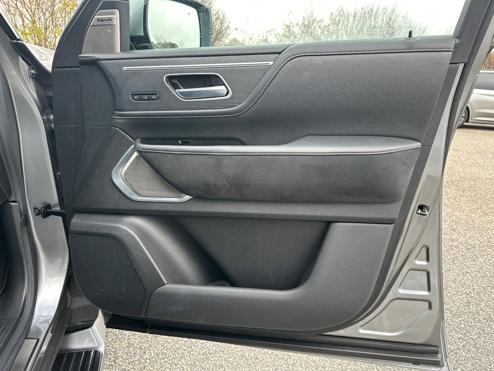 Used 2025 INFINITI QX80 Sensory image 14