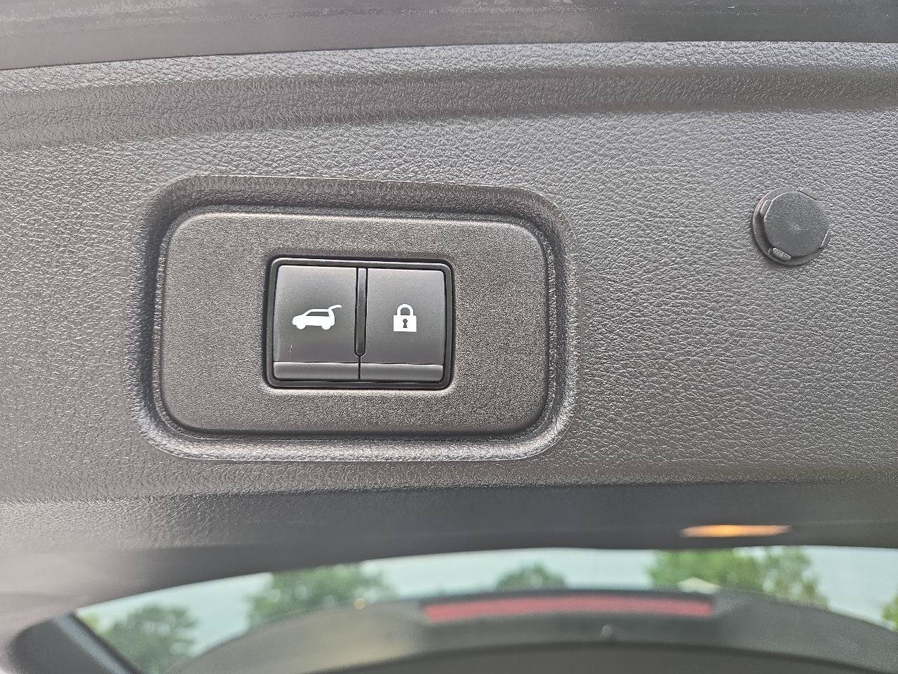Used 2023 Nissan Pathfinder SL AWD/4WD image 9