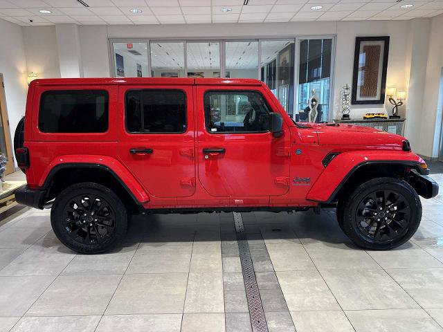 Used 2025 Jeep Wrangler Unlimited Sahara w/ Safety Group AWD/4WD image 2