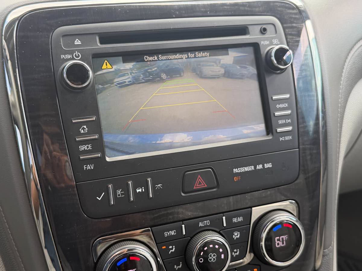 Used 2015 Buick Enclave Leather FWD image 18