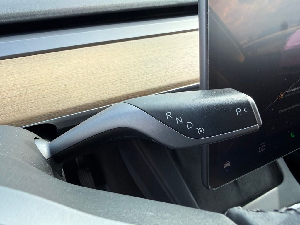 Used 2022 Tesla Model Y Long Range AWD/4WD image 23