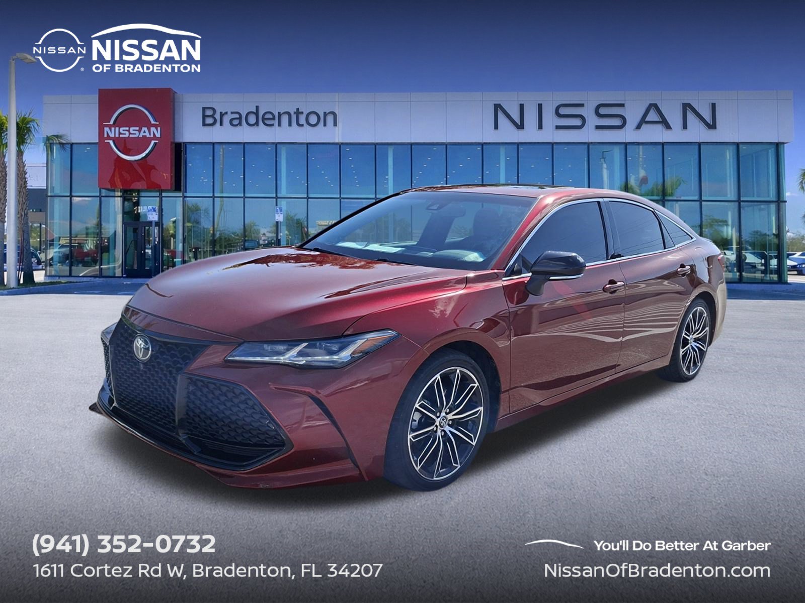 Used 2019 Toyota Avalon Touring FWD image 1