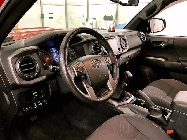Used 2017 Toyota Tacoma TRD Sport w/ Tow Package AWD/4WD image 12