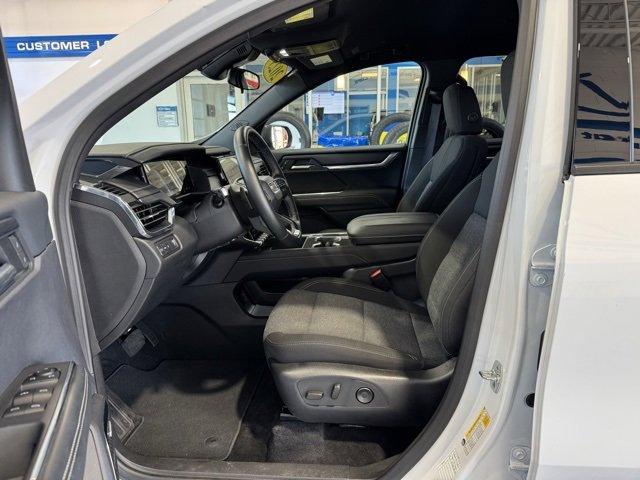 Used 2025 GMC Acadia Elevation image 8