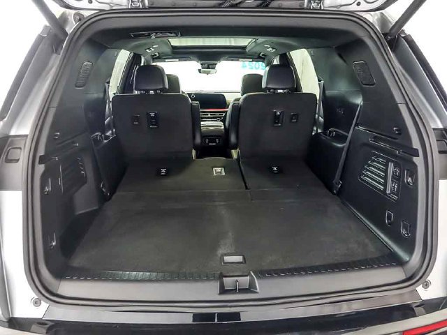 Used 2024 Chevrolet Traverse RS AWD/4WD image 34