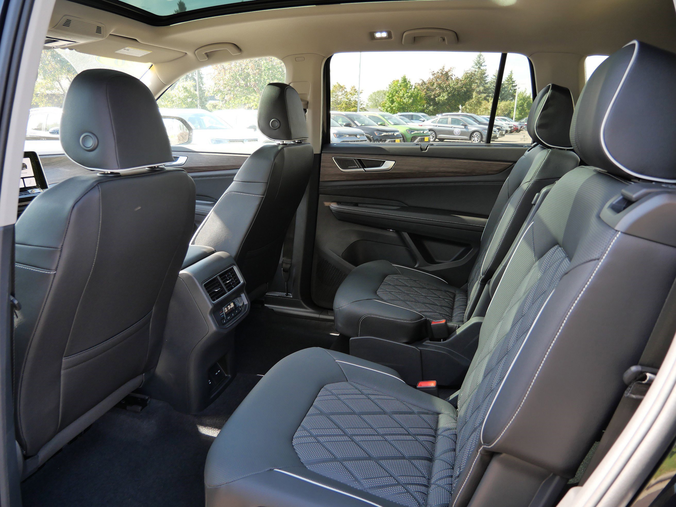 New 2026 Volkswagen Atlas SEL Premium R-Line AWD/4WD image 7