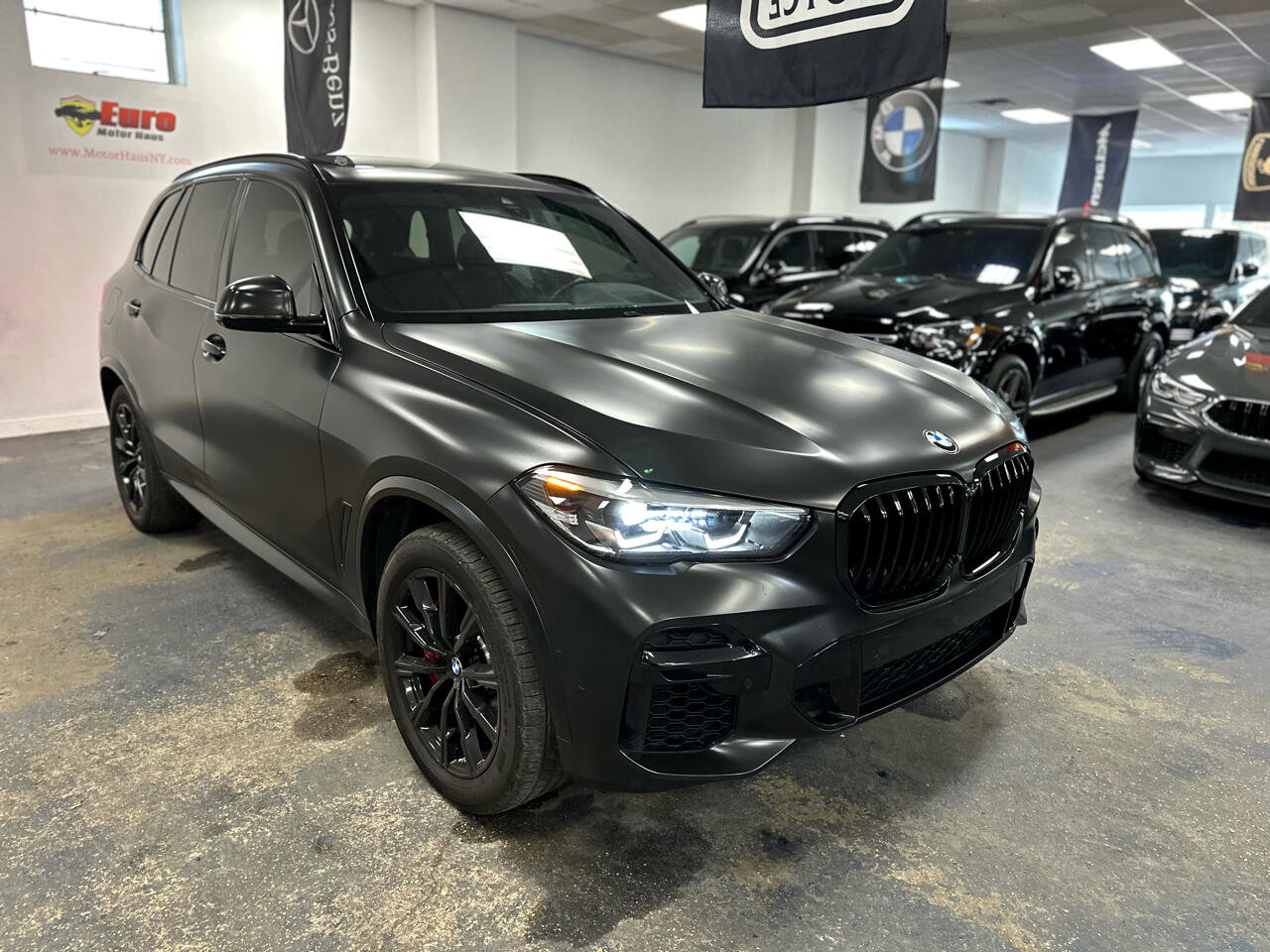 Used 2023 BMW X5 M50i w/ Climate Comfort Package image 5