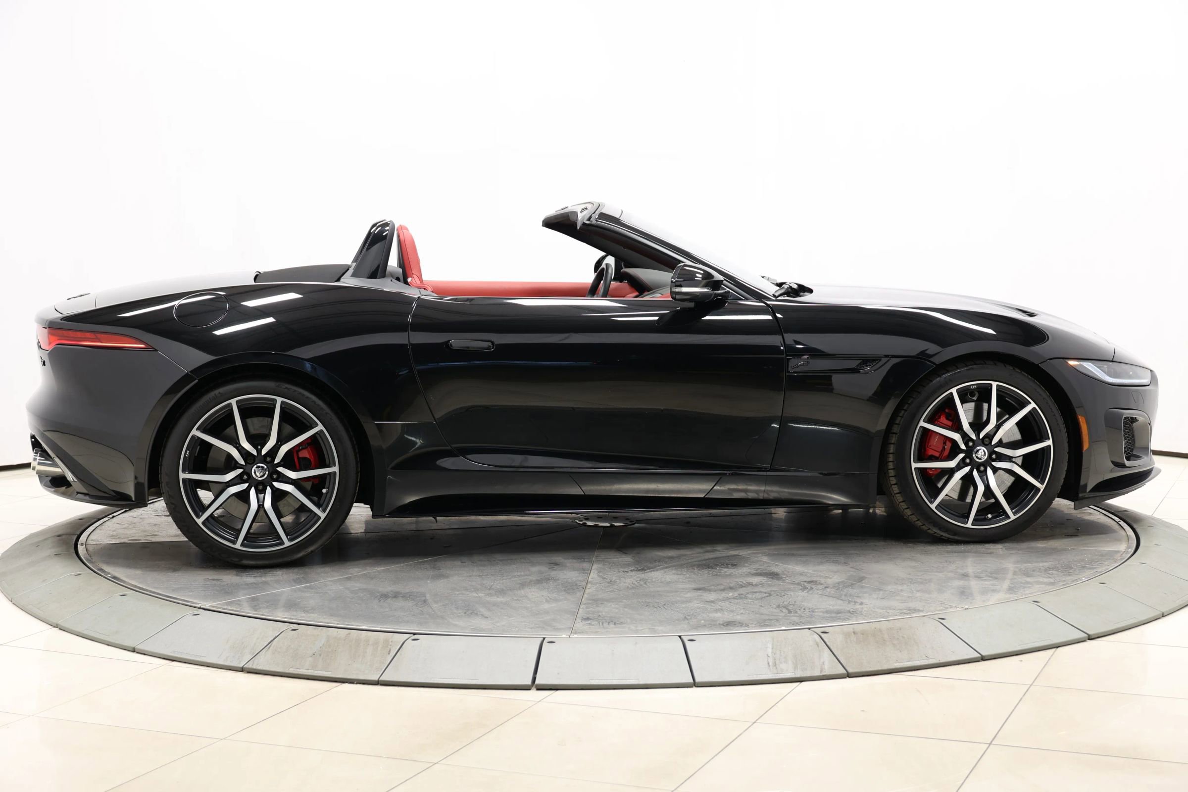 Used 2023 Jaguar F-TYPE R image 46