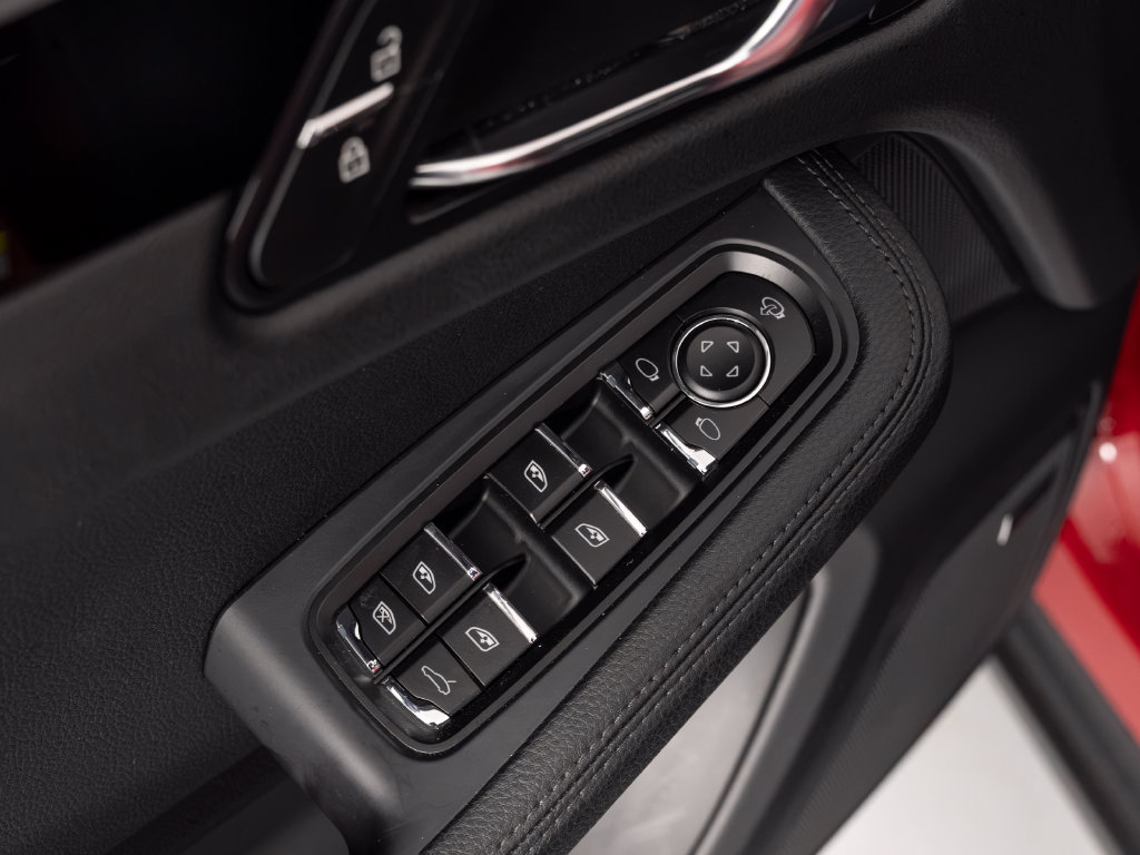 Certified 2026 Porsche Macan AWD/4WD image 22