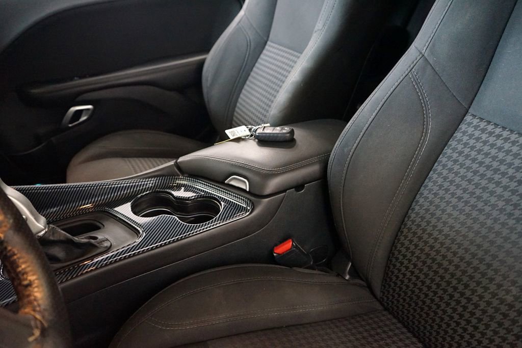 Used 2018 Dodge Challenger R/T w/ Blacktop Package image 28