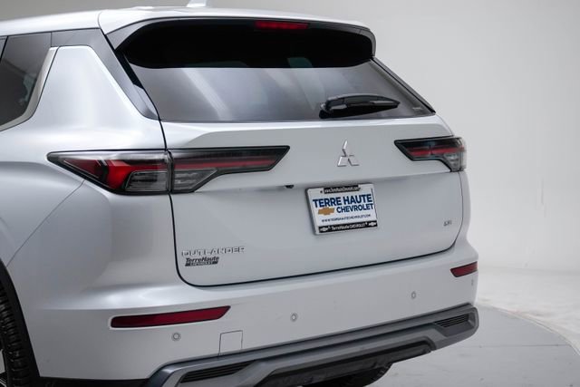 Used 2025 Mitsubishi Outlander SE image 5