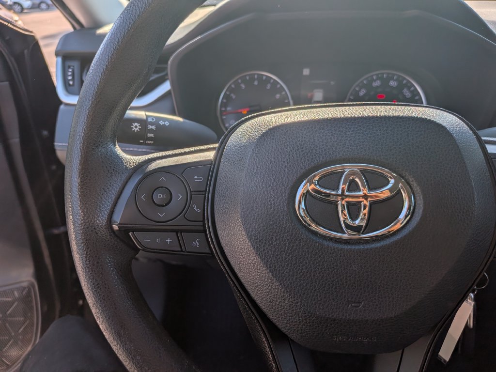 Used 2021 Toyota RAV4 LE FWD image 13