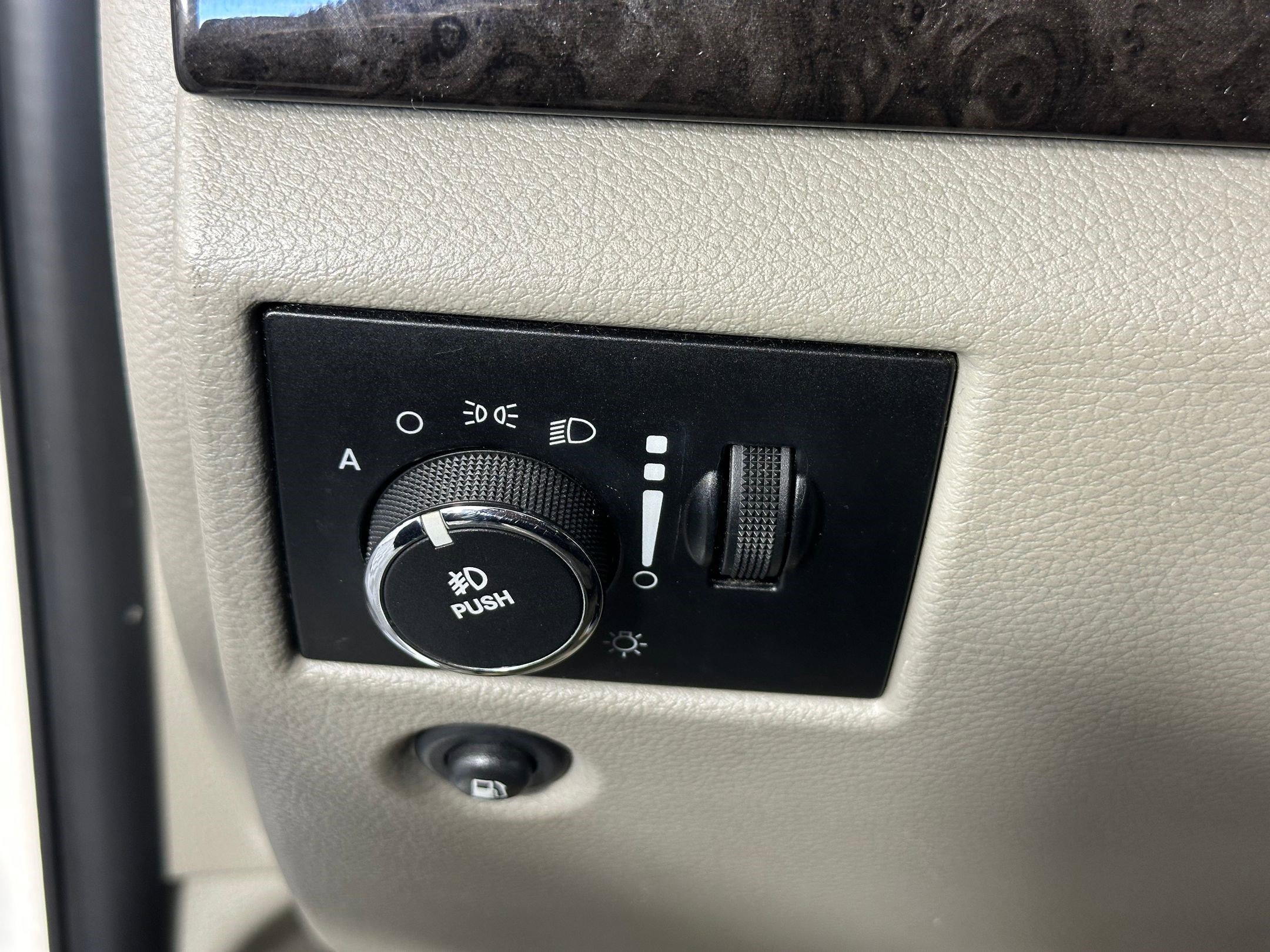 Used 2012 Jeep Grand Cherokee Laredo image 15