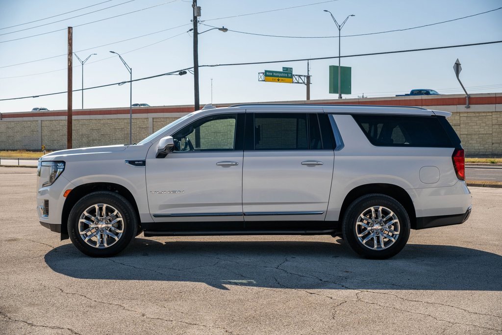 Used 2023 GMC Yukon XL SLT w/ SLT Premium Package image 4