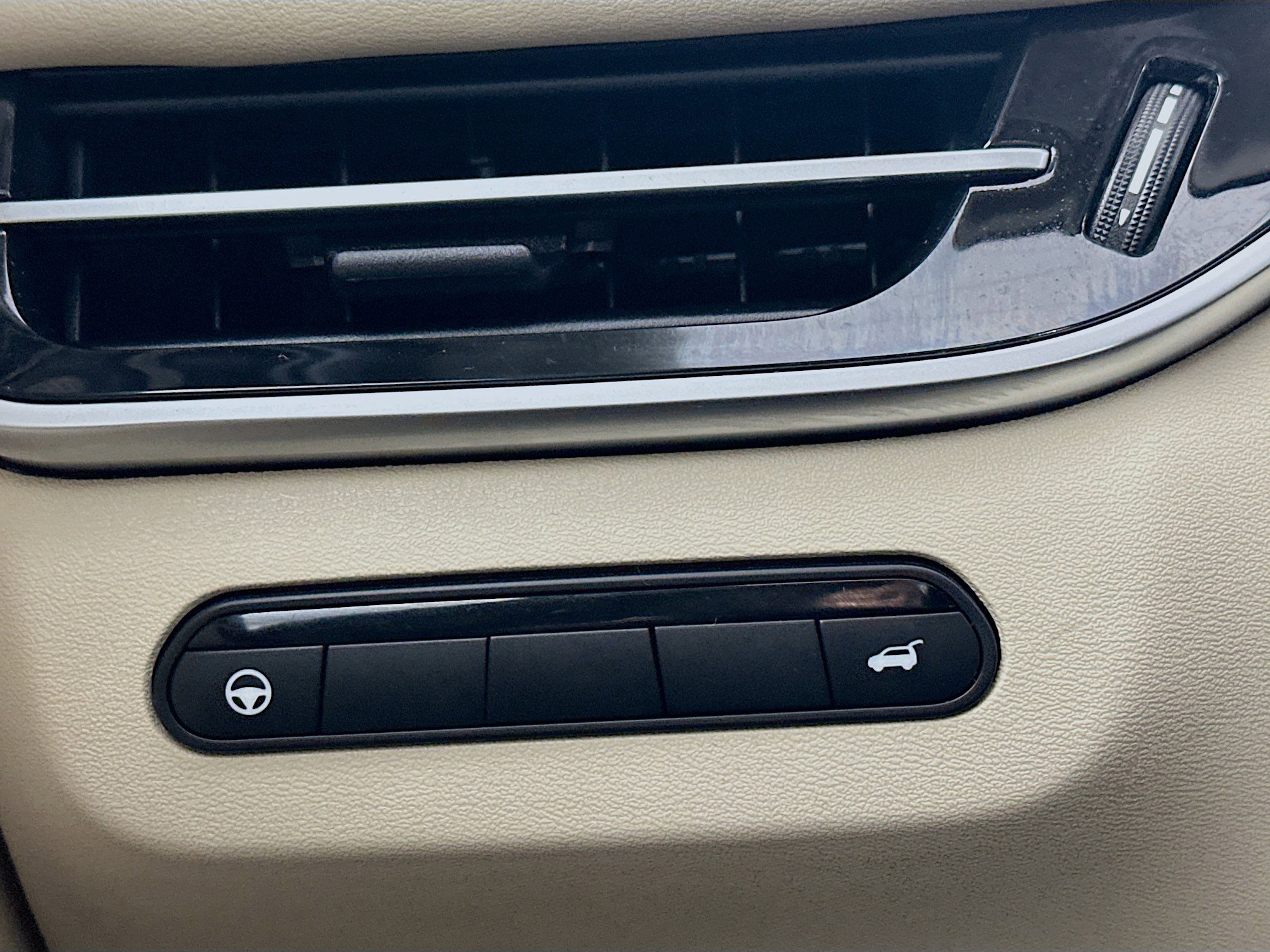 Used 2023 INFINITI QX60 Luxe w/ Cargo Package image 16