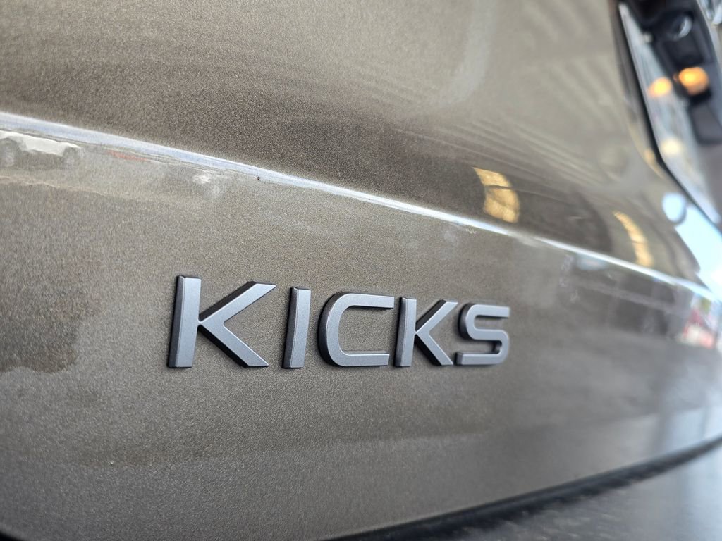 Used 2025 Nissan Kicks SR FWD image 61