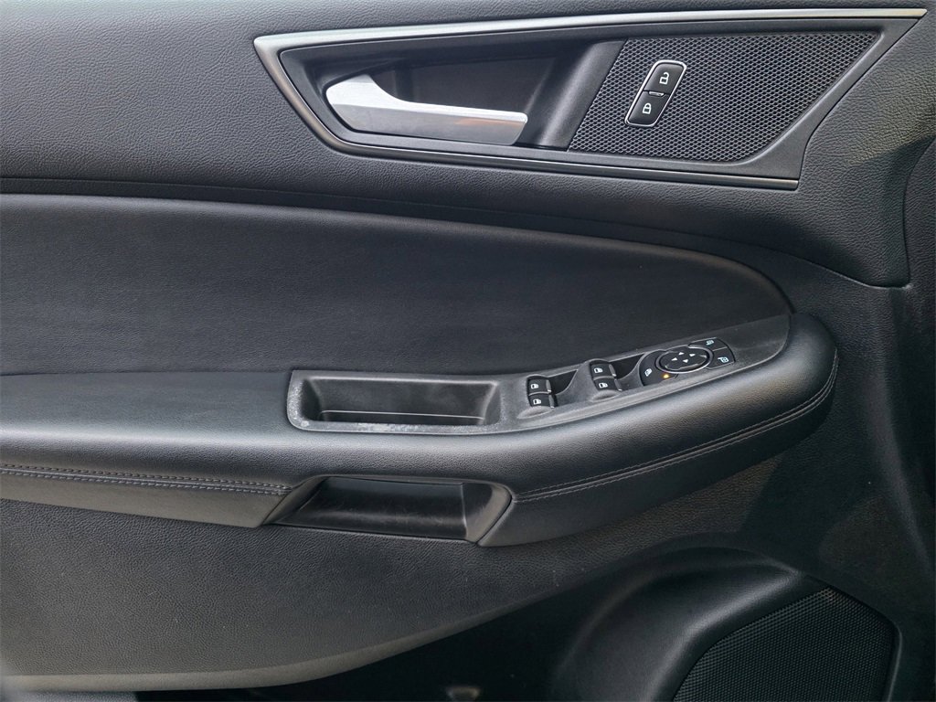 Used 2021 Ford Edge SE w/ Cargo Accessory Package image 16