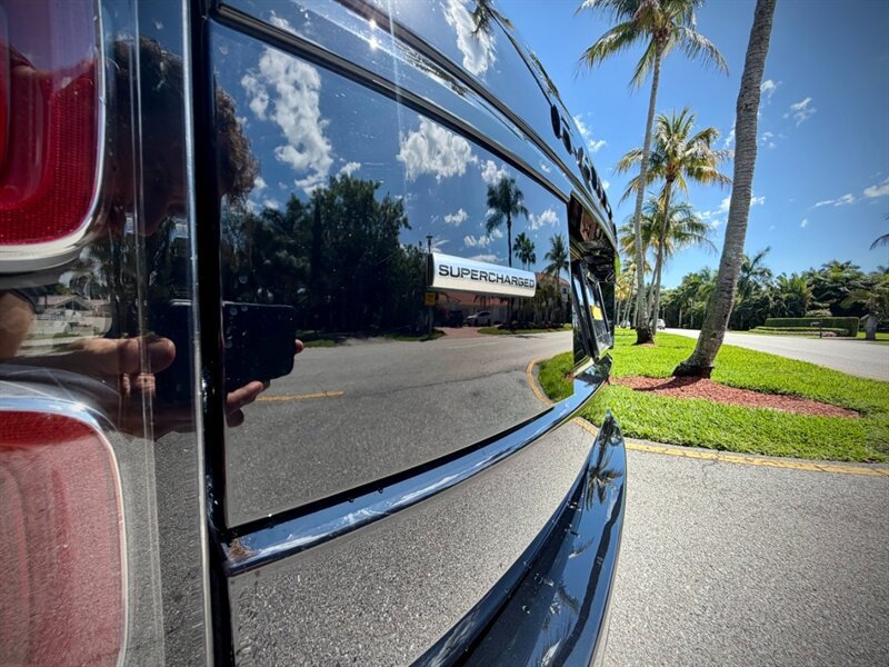 Used 2019 Land Rover Range Rover Supercharged AWD/4WD image 12