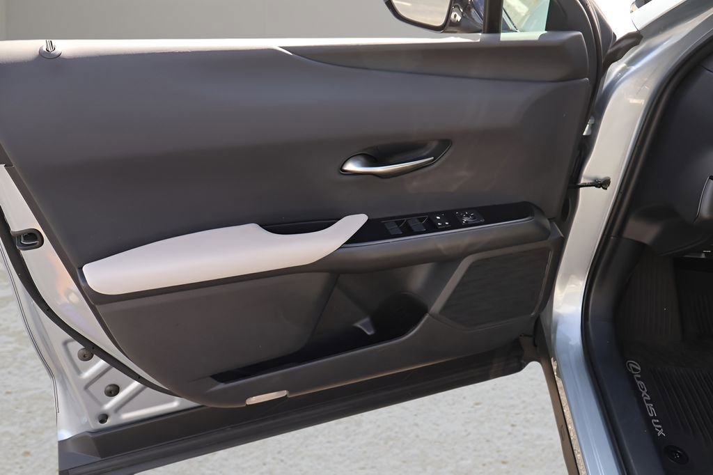 Used 2023 Lexus UX 250h FWD w/ Accessory Package (Z2) image 9