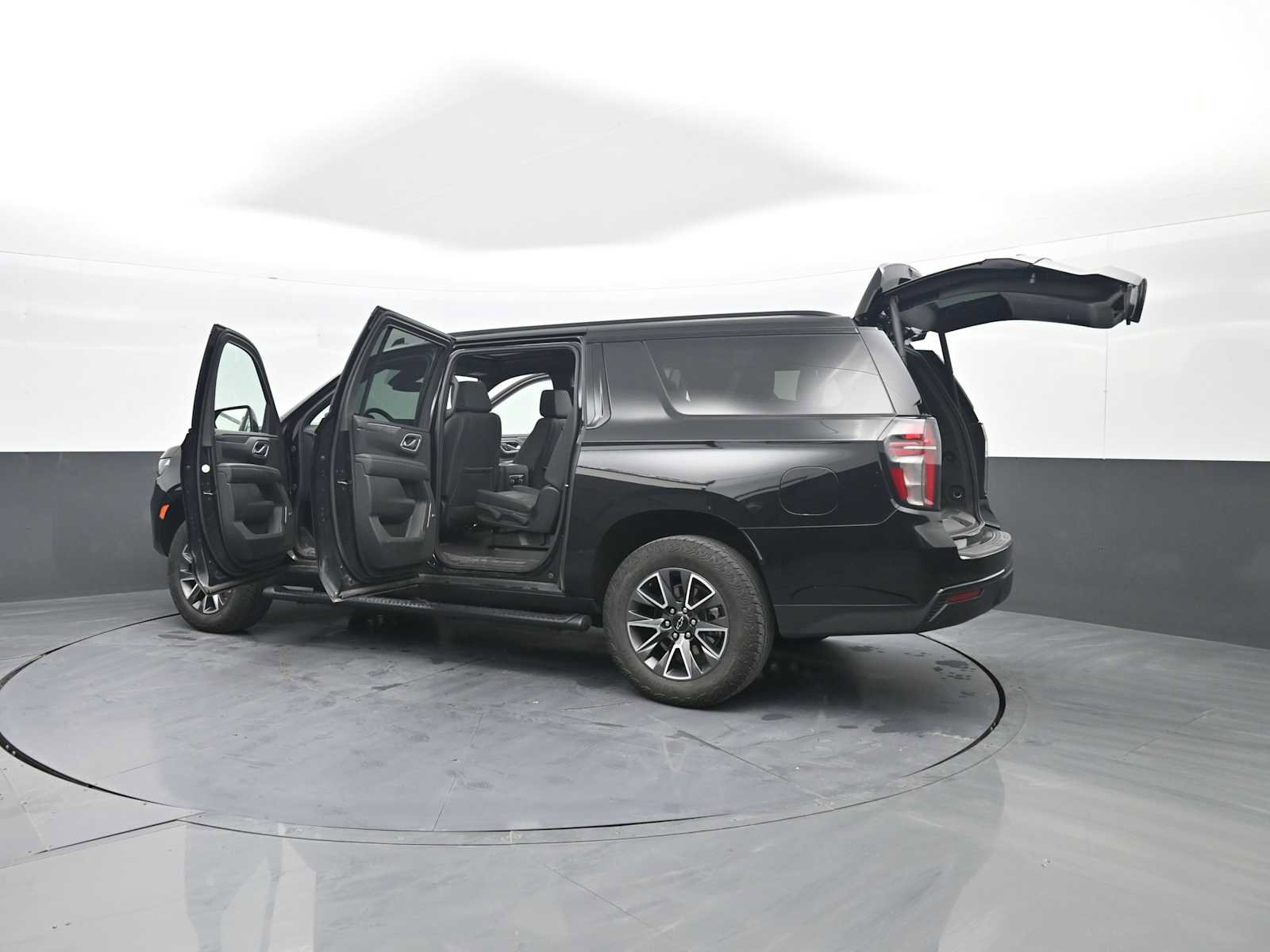 Used 2024 Chevrolet Suburban Z71 w/ Luxury Package image 47