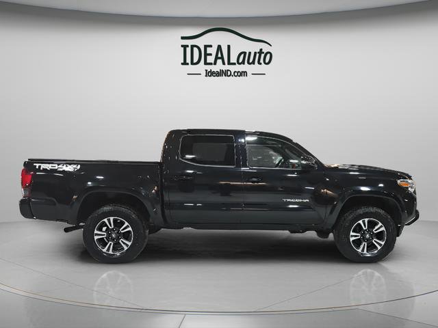 Used 2018 Toyota Tacoma TRD Sport image 6