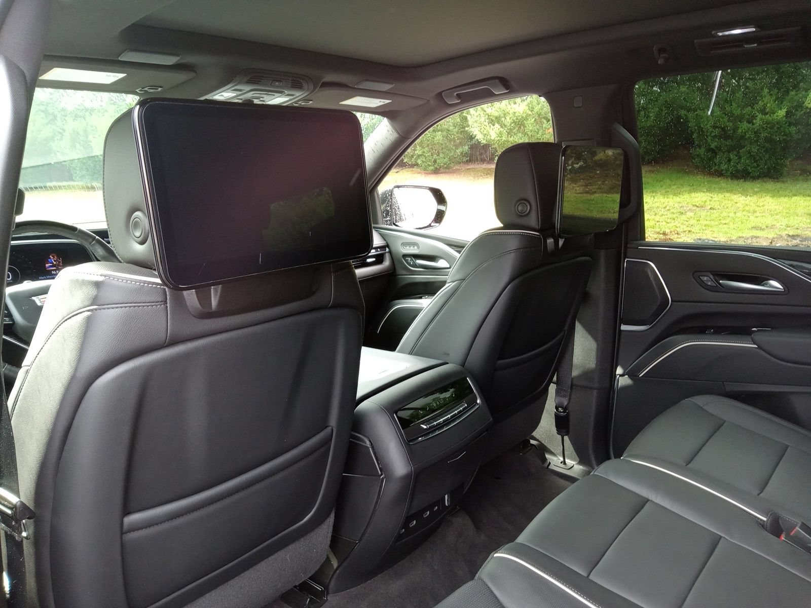 Used 2023 Cadillac Escalade Sport w/ LPO, ONYX Package AWD/4WD image 26