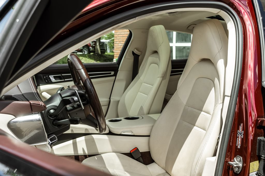 Used 2023 Porsche Panamera 4 Platinum Edition w/ Sportdesign Package AWD/4WD image 6