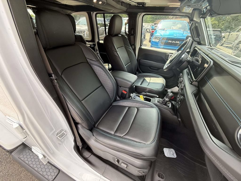 Used 2024 Jeep Wrangler High Altitude AWD/4WD image 9