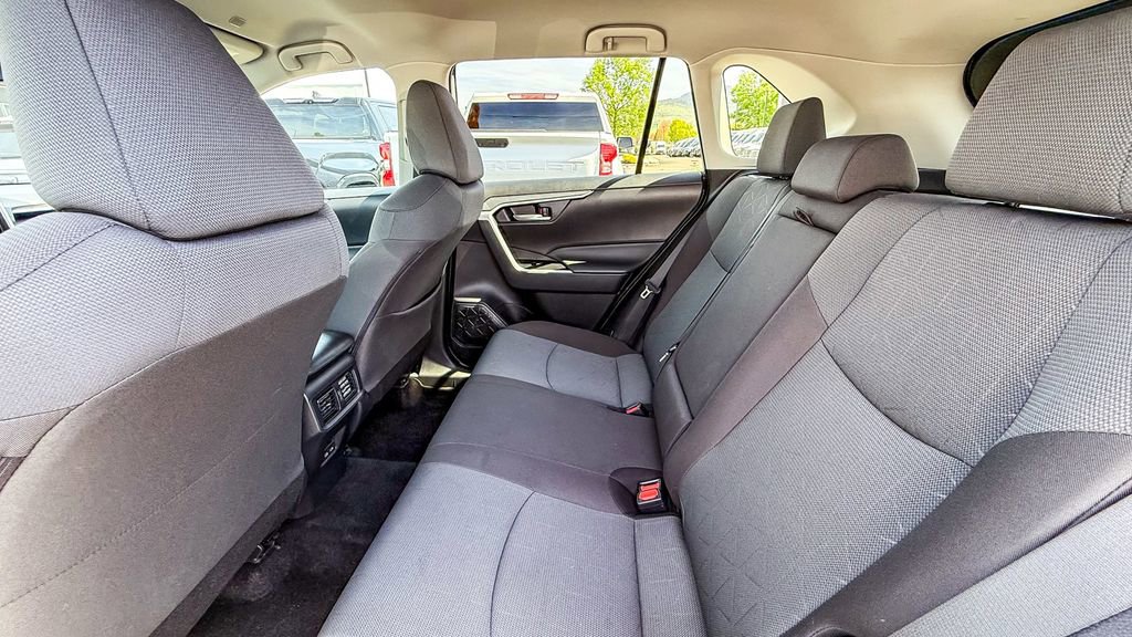 Used 2025 Toyota RAV4 XLE AWD/4WD image 19