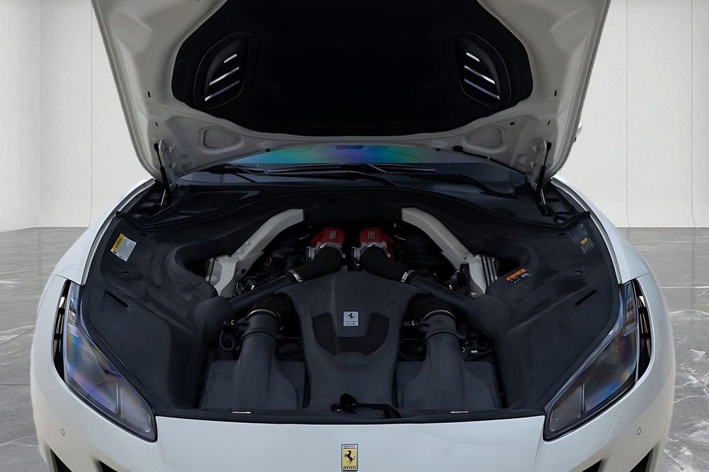 Used 2019 Ferrari Portofino image 9