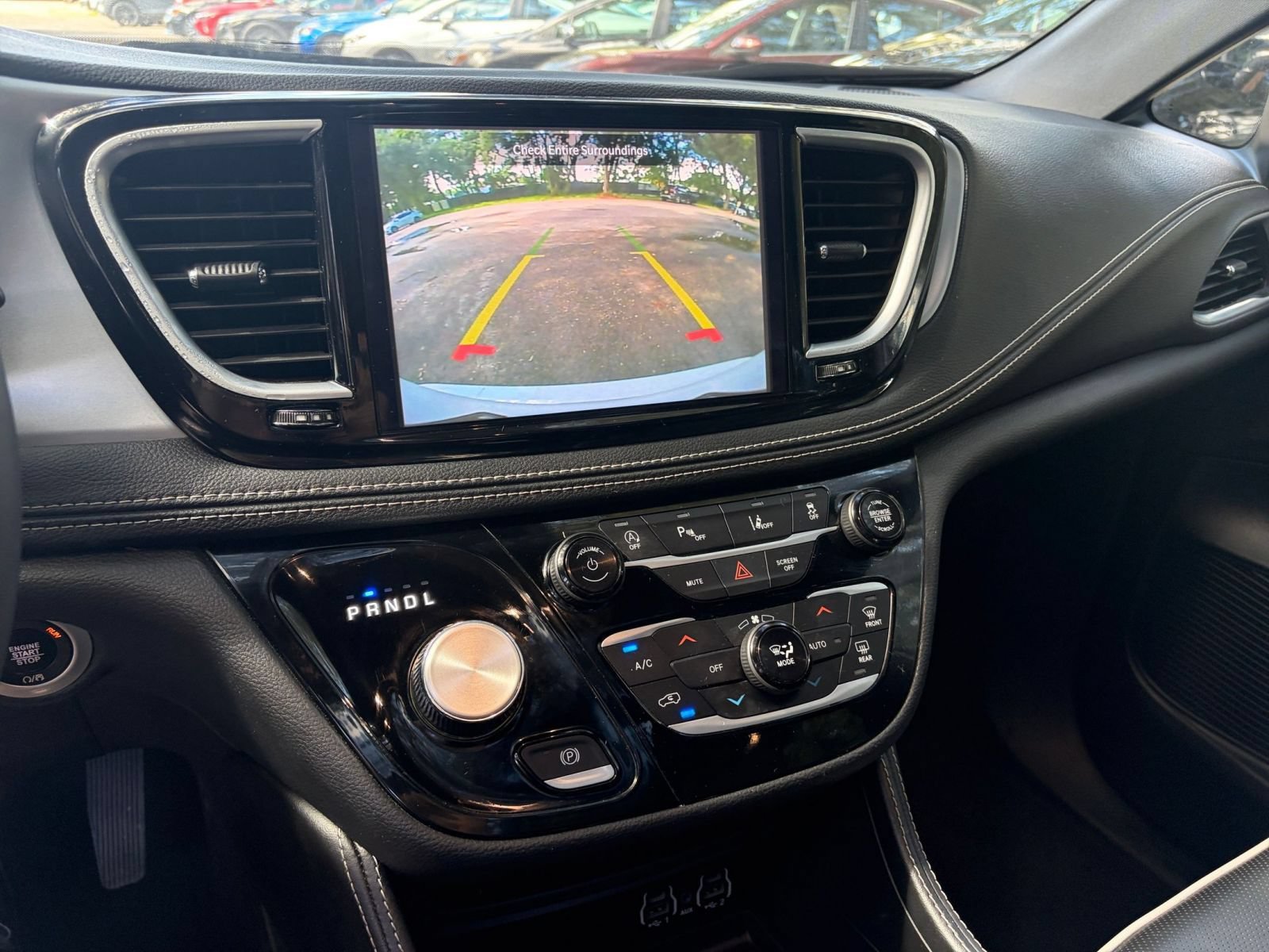Used 2025 Chrysler Pacifica Limited FWD image 23