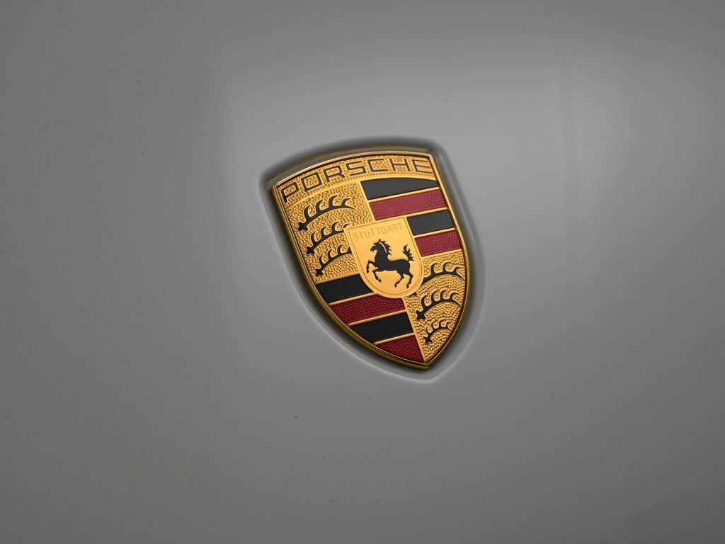 Certified 2025 Porsche Macan image 13