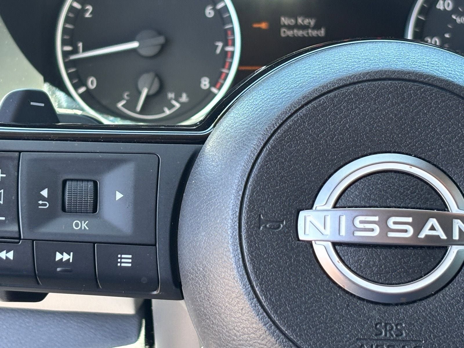 Used 2022 Nissan Pathfinder SV w/ SV Premium Package FWD image 19