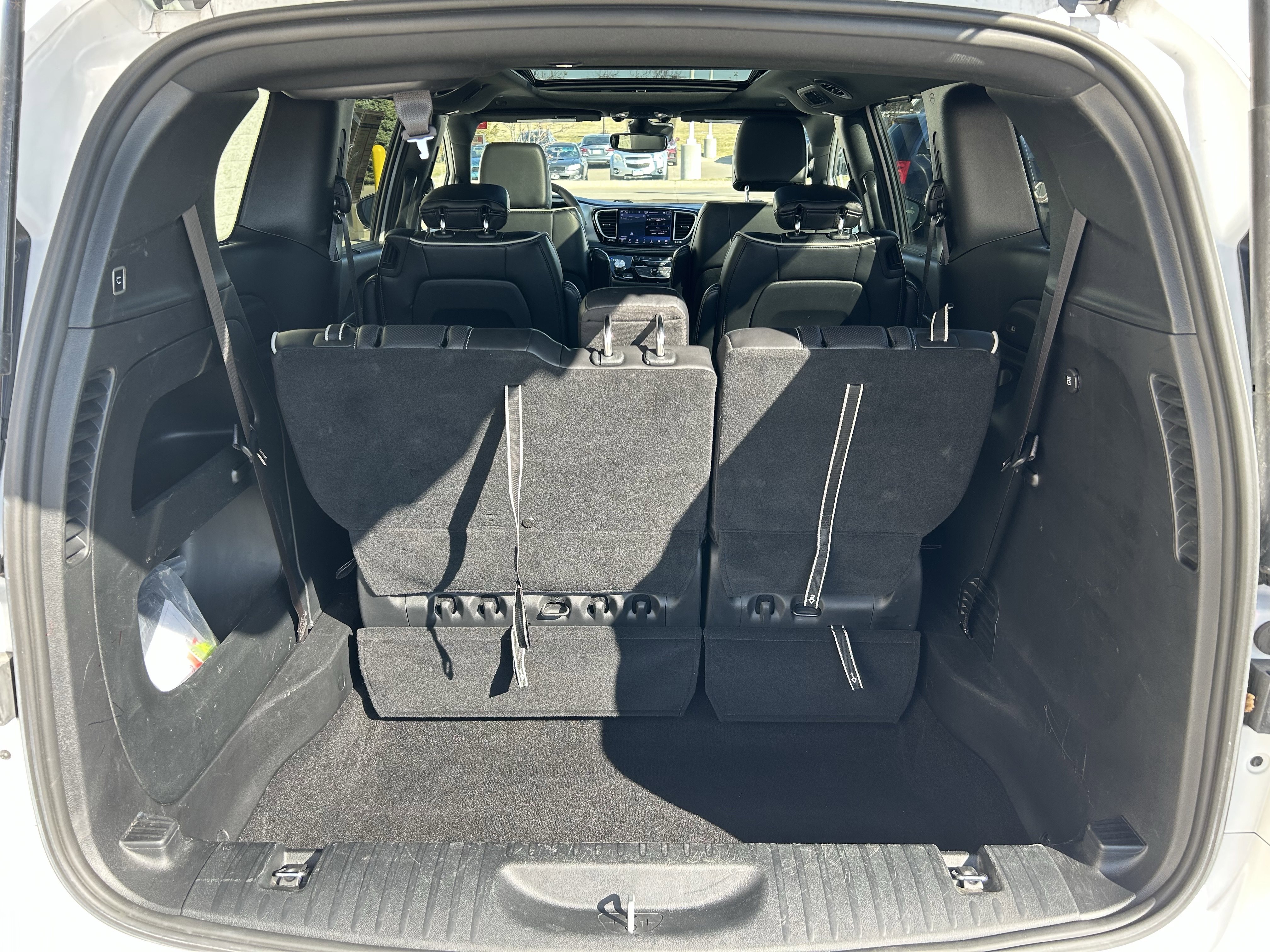 Used 2025 Chrysler Pacifica Limited image 23