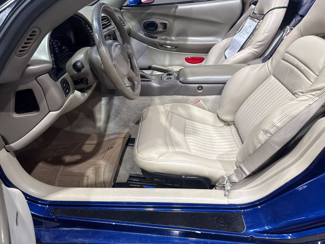 Used 2004 Chevrolet Corvette Convertible w/ Preferred Equipment Group RWD image 96