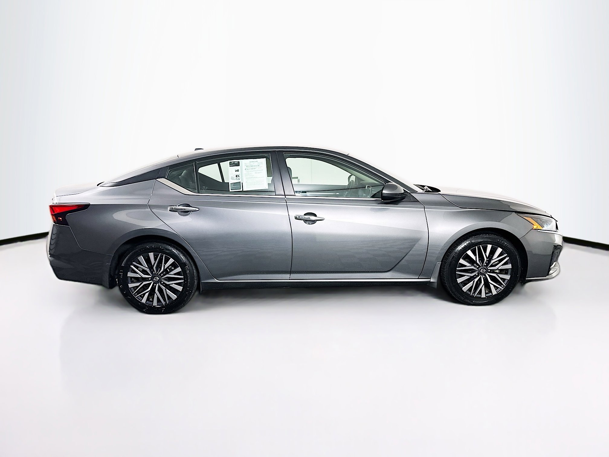 Used 2023 Nissan Altima 2.5 SV FWD image 10