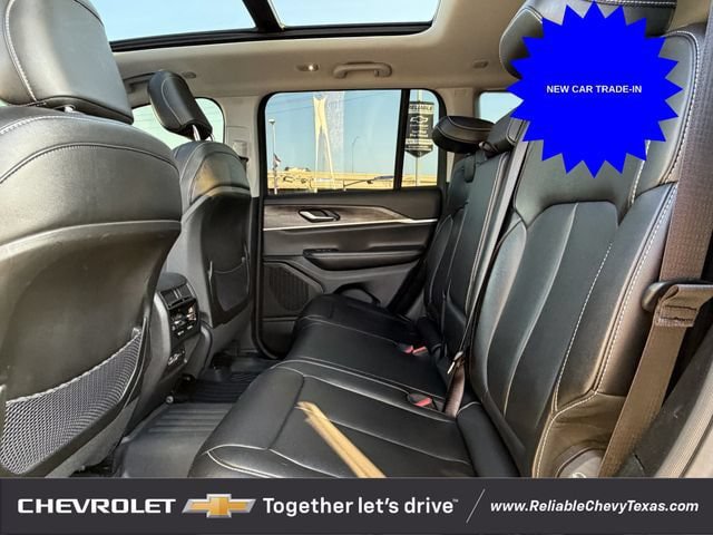 Used 2023 Jeep Grand Cherokee Limited w/ Black Appearance Package AWD/4WD image 32