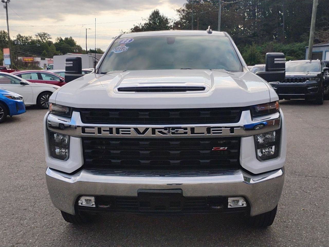 Used 2023 Chevrolet Silverado 2500 LT w/ Convenience Package AWD/4WD image 2